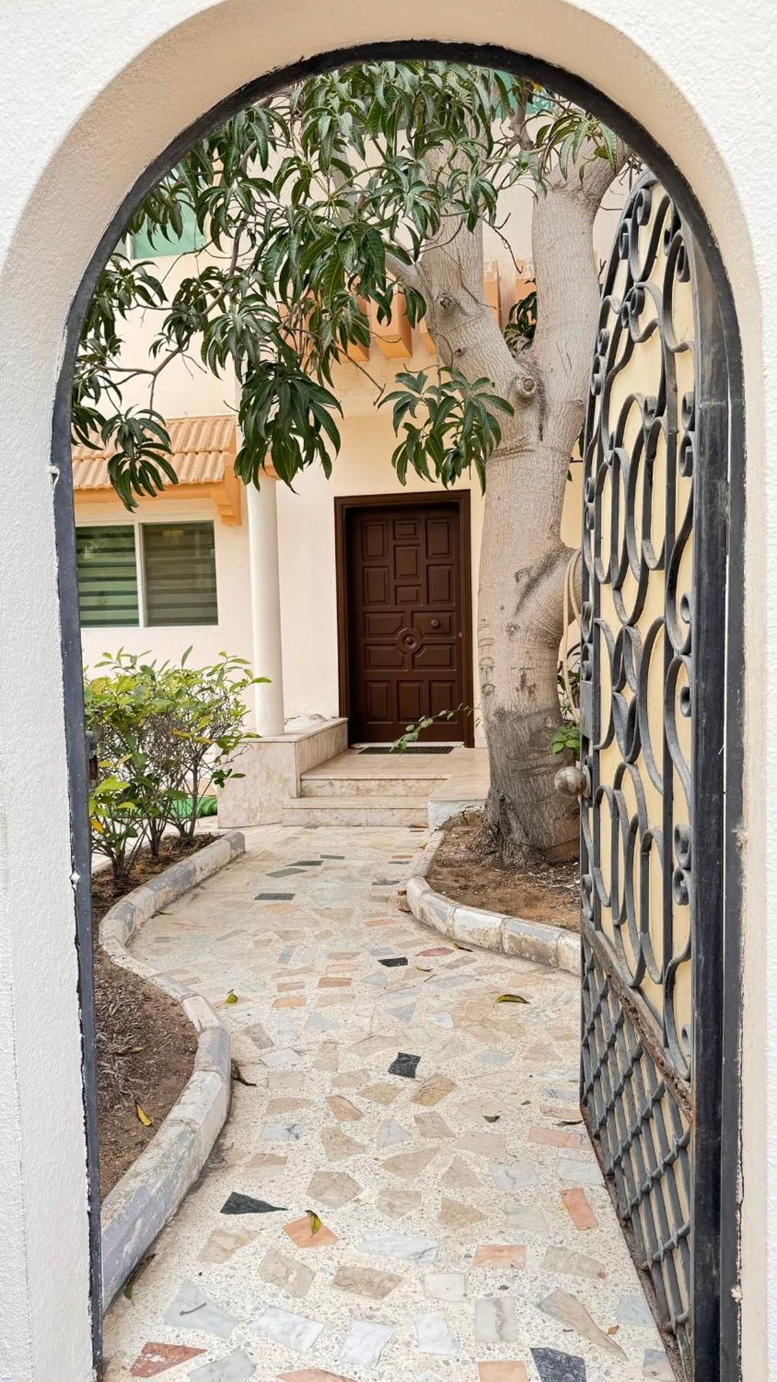 Villa Chic 3-br Tala Almajd In Upscale District Alnahdah Family Only *