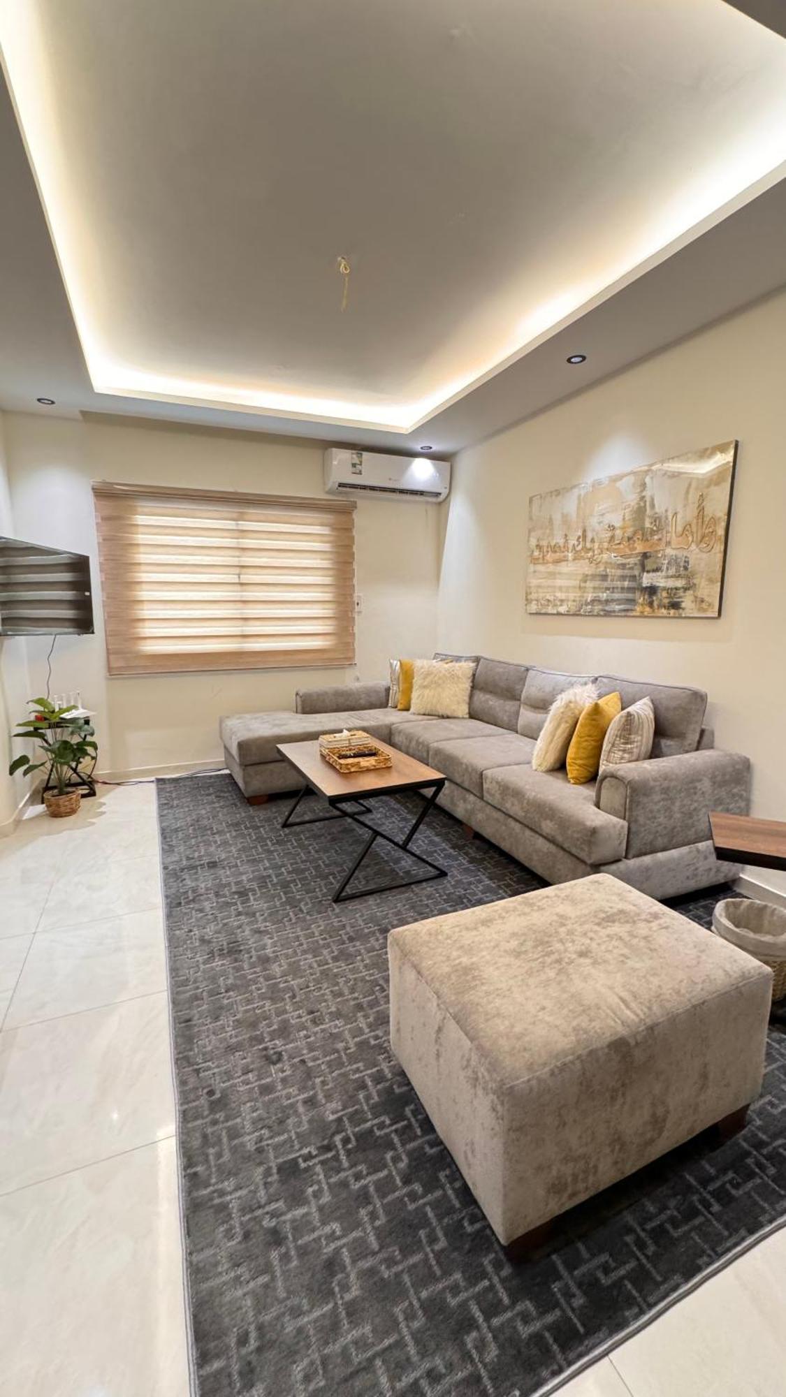Villa Chic 3-br Tala Almajd In Upscale District Alnahdah Family Only